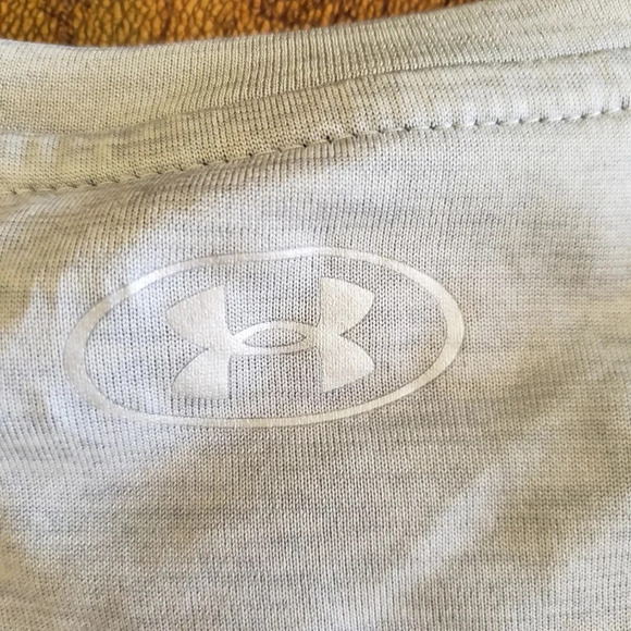 *UNDER ARMOUR, Size M, Grey and Black, Heatgear t-shirt - Picture 7 of 7